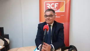 Pierre-Paul Léonelli dans le studio de RCF