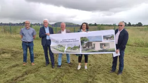 Les élus de l'Agglomération du Puy-en-Velay sur le site d'implantation du futur crématorium © Cédric Bonnefoy