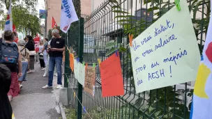 Près de 200 personnes manifestent pour le statut des AESH à Marseille