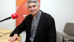 François Buet dans les studios de Dialogue RCF à Marseille ©Robert Poulain