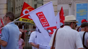 Une cinquantaine de manifestant s'est ressemblée place du Ralliement à Angers pour demander l'augmentation des pensions de retraites jeudi 15 juin. © RCF Anjou