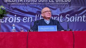 Monseigneur François Kalist lors de sa conférence du Credo