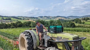 Blaise Fayolle sur son tracteur - © RCF Lyon (Didier Rodriguez)