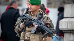 Soldat de l'armée française à Paris, France. ©Unsplash