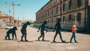 Statuts représentant l'évolution humaine. Portugal. ©Unsplash