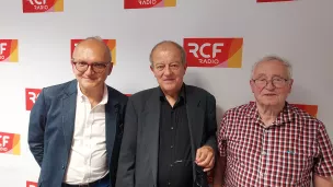 Philippe Lacoche au centre, avec Dominique Guiou et Bernard Leconte (photo RCF)