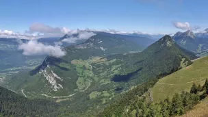 Wikipédia - Le massif des Bauges est à cheval entre la Savoie et la Haute Savoie et compte 67 communes