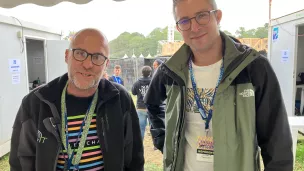 Lionel Rogard et Alexandre, bénévoles aux Vieilles Charrues - © Ronan Le Coz