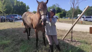 Une cavalière avec son cheval ©Hugo Sastre