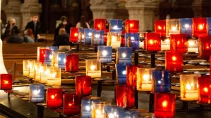 Lumignons dans la basilique de Fourvière à Lyon, France. 12/2021 ©Unsplash