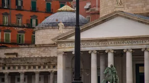 Piazza del Plebiscito à Naples, en Italie. ©Unsplash