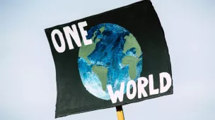 Pancarte "Un seul monde". ©Unsplash