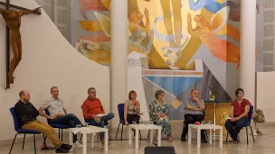 Table ronde enregistrée en public dans le chœur de l'église Saint-Paul de Meythet ©2023 RCF Haute-Savoie