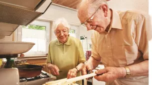 Séniors dans l'espace commun d'une Maison d'Alliance ©Maisons d'Alliance