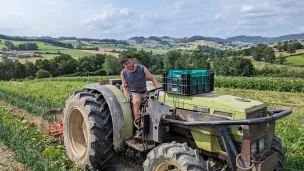 Blaise Fayolle sur son tracteur - © RCF Lyon (Didier Rodriguez)