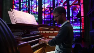 Damien Leurquin à l'orgue Haupt de l'église Saint-Martin à Arlon