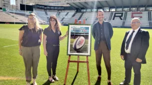 Ce timbre a été présenté en avant-première au stade Mayol de Toulon. @TS