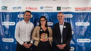 Déborah Jost vient de recevoir le prix de l'innovation et du développement industriel lors des trophées de l'économie de la CCI de Haute-Loire. ©CCI Haute-Loire