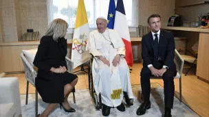 Le pape s'entretient avec Brigitte et Emmanuel Macron à Marseille le 23 septembre 2023 à Marseille ©Dicastero per la Comunicazione