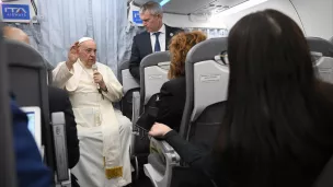 Le pape François dans l'avion à son retour de Marseille, s'est exprimé sur la question de la fin de vie ©François Mabille, revient sur le voyage du pape à Marseille