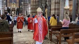 Le cardinal Romero a la sortie de la messe à la cathédrale de la Major à Marseille le 21 septembre 2023 ©Etienne Pépin