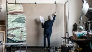 Sylvie Selig dans son atelier (2012) - © Brigitte Bouillot