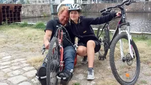 Yann Jondot et sa fille Manon, avec qui il a fait plus de 350 kilomètres en vélo sur le canal de Nantes à Brest. Photo: Y. Jondot