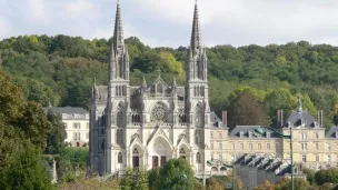 ©montligeon.org - La basilique Notre Dame Libératrice de Montligeon