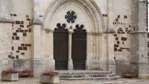 L'église St Aignan d'Ivoy-le-Pré.