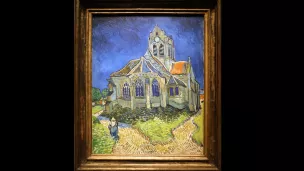 L'Eglise d'Auvers-sur-Oise est l'un des tableaux les plus célèbres de l'artiste, présenté dans cette exposition. Crédit photo : Wikipedia commons