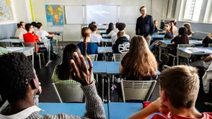 Trois ans jour pour jour après l’attentat terroriste ayant couté la vie au professeur Samuel Paty, une minute de silence a eu lieu lundi 16 octobre dans les établissements scolaires. | Hans Lucas / JC Milhet