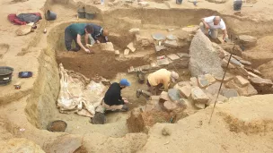 Les fouilles archéologiques sur le tumulus de Saint-Prêtre à Leuhan @ Christophe Pluchon, RCF 2023