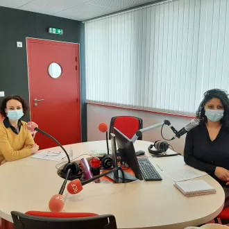 2021 - Julie Rolland - Isabelle Fontaine (à gauche), naturopathe et Nadia Foisil (à droite) dans les studios de RCF Loir-et-Cher.