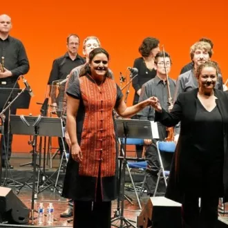 Naïssam Jalal, soliste, et Zahia Ziouani, chef d’orchestre