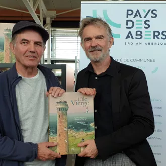 Goulc'han Kervella et Emmanuel Lepage pour le livre "L'île Vierge, un phare dans les yeux" @ Christophe Pluchon, RCF 2022