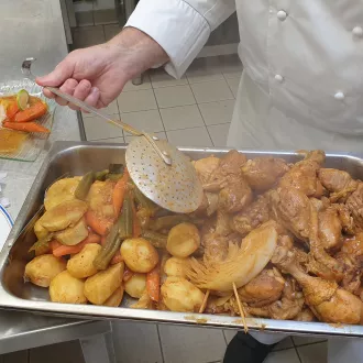 Le restaurant Ephémère "Cuisine du Monde 3" avec l'ADESS à Brest @ Christophe Pluchon, RCF 2022