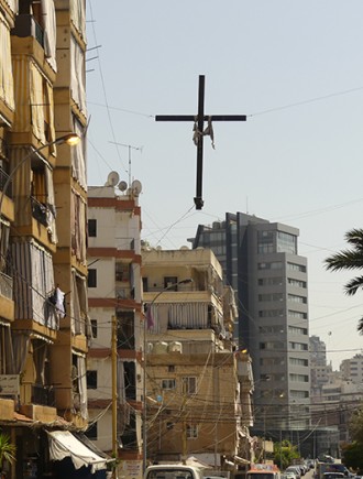 Une croix dans une rue du quartier de Bourj Hammoud à Beyrouth - © RCF Lyon (Jean-Baptiste Cocagne)