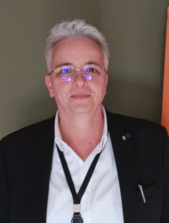 Hélène Boulanger, dans les studios de RCF à Nancy