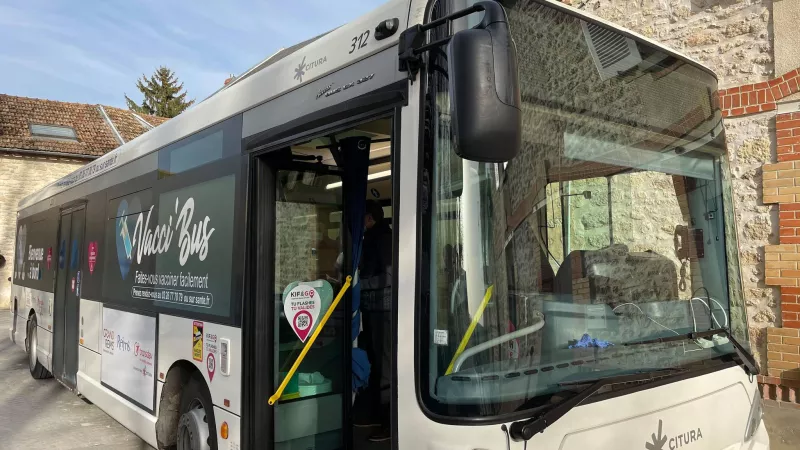 2021 - Alexis Claude-Reitz - Vacci'bus itinérant du Grand Reims à Vandeuil (Marne)