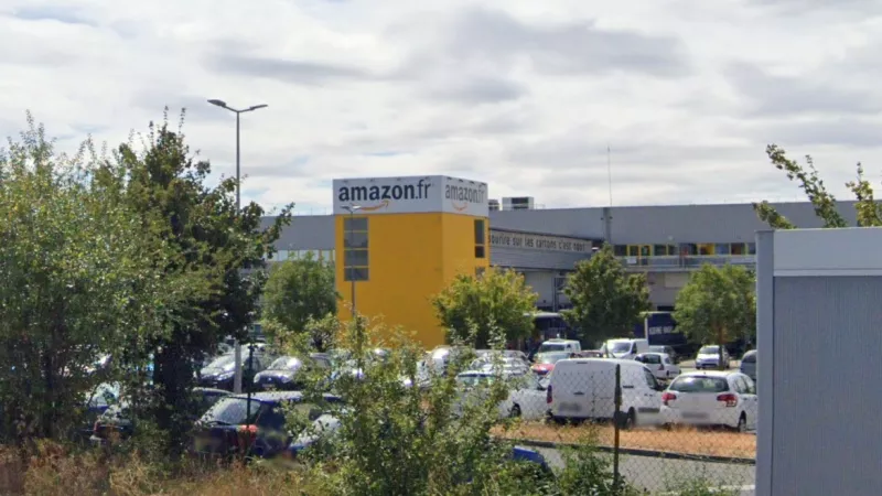 Capture d'écran Google Street View - L'entrepôt Amazon de Saran, dans le Loiret (image d'illustration).