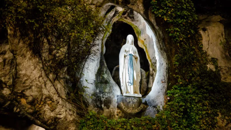 La Vierge Marie à Lourdes - Guillaume POLI/CIRIC