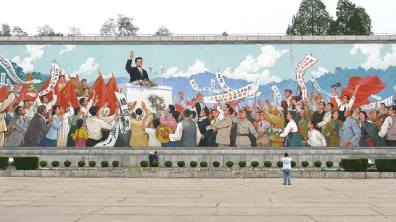 Wikimédia commons / Peinture murale de Kim Il-sung prononçant un discours à Pyongyang