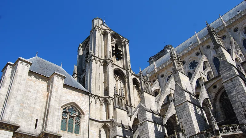 RCF - Florent Sonzogni - La cathédrale de Bourges va jouer le rôle de sa cousine Notre-Dame de Paris le temps d'un tournage.