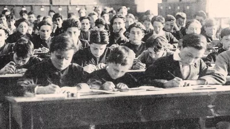 Wikimédia Commons - École Primaire Supérieure de garçons de Brignoles (Var), carte postale du début XXe siècle