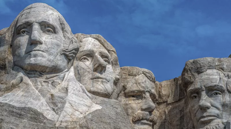 Stephen Walker / Unsplash - Le mont Rushmore, sculpture monumentale des présidents George Washington, Thomas Jefferson, Theodore Roosevelt et Abraham Lincoln, réalisée entre 1927 et 1941, Dakota du Sud, États-Unis