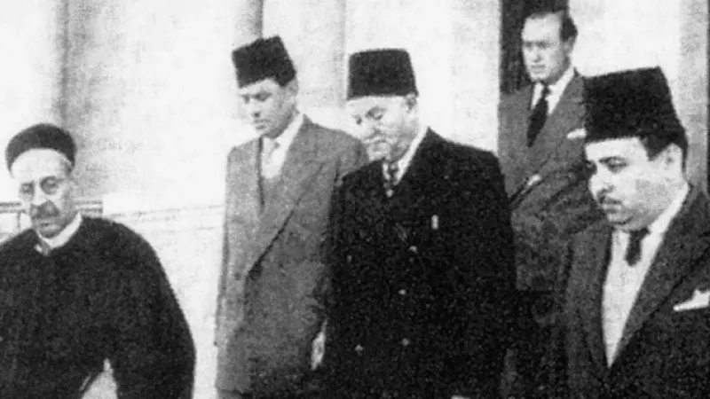 wikimédia commons - Gouvernement de Cyrénaïque avec l’Émir Idris à gauche (1949)