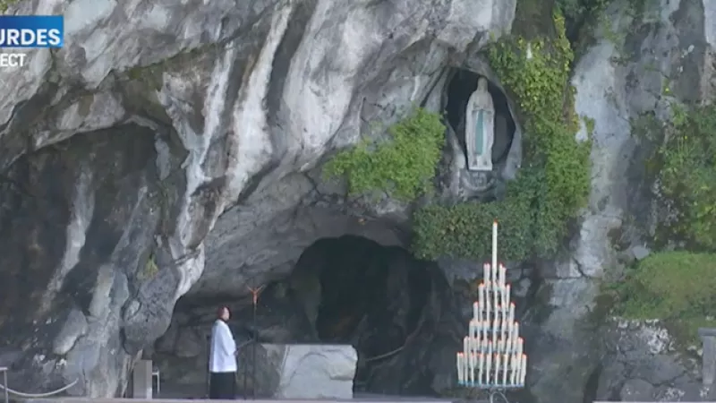 TV Lourdes - LE 18/03/2020 : une prière continue est assurée à la grotte de Lourdes