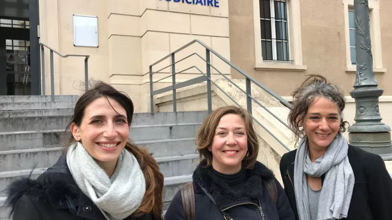 2021 RCF - Maître Muriel Ruef, entourée de Marie Frachisse et Laure Barthélémy du réseau "Sortir du nucléaire"