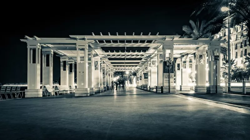 La Promenade des Anglais, de nuit, à Nice - Ludovic Charlet de Pixabay 