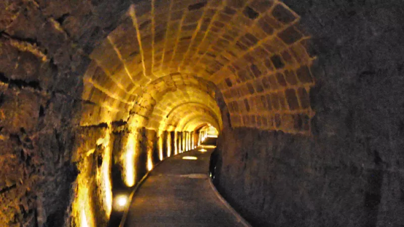 Wikimédia Commons - Le tunnel des Templiers, sous la forteresse des Hospitaliers à Saint-Jean-d'Acre